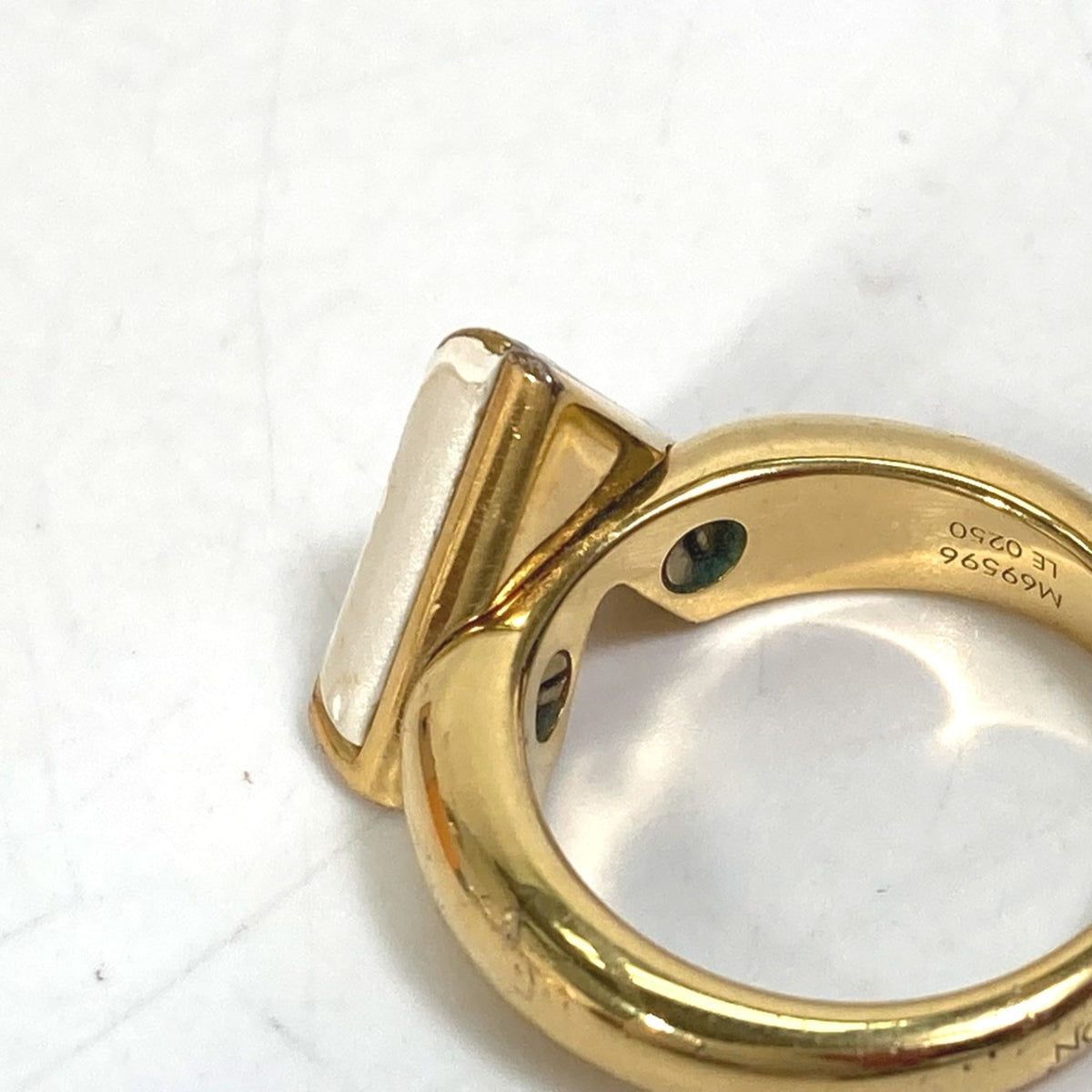 Ring Gold White